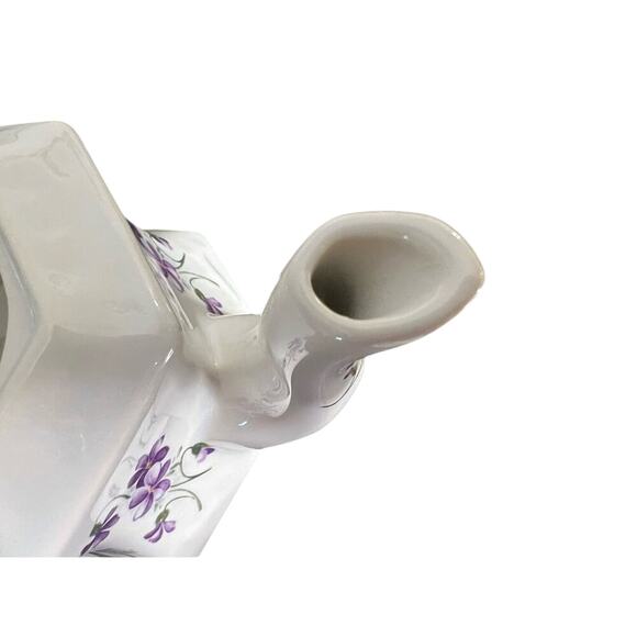 ˚₊‧꒰ა ☆ ໒꒱ ‧₊˚ Vintage Crownford  Violet Pattern Teapot Bright White Flowers - Picture 5 of 11